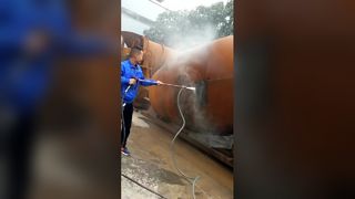 Chorro de agua a alta presión y chorro de arena para eliminar el óxido.